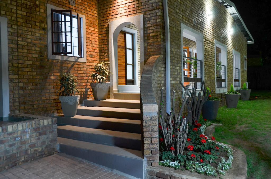 Yalla Yalla Boutique Hotel Witbank Ngoại thất bức ảnh