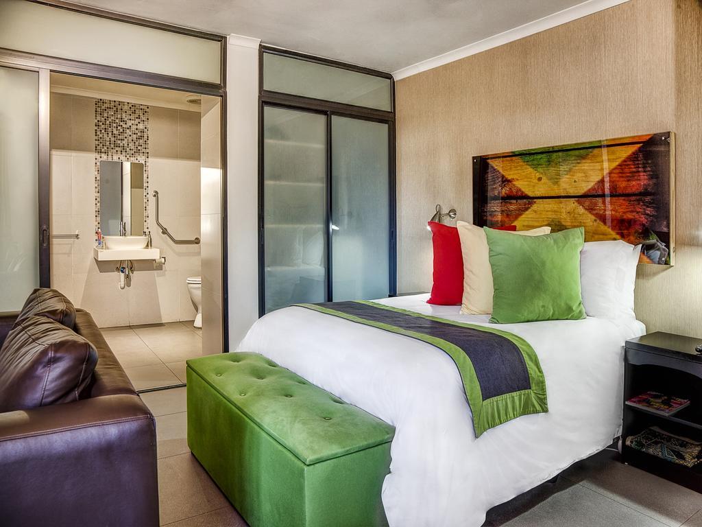 Yalla Yalla Boutique Hotel Witbank Ngoại thất bức ảnh