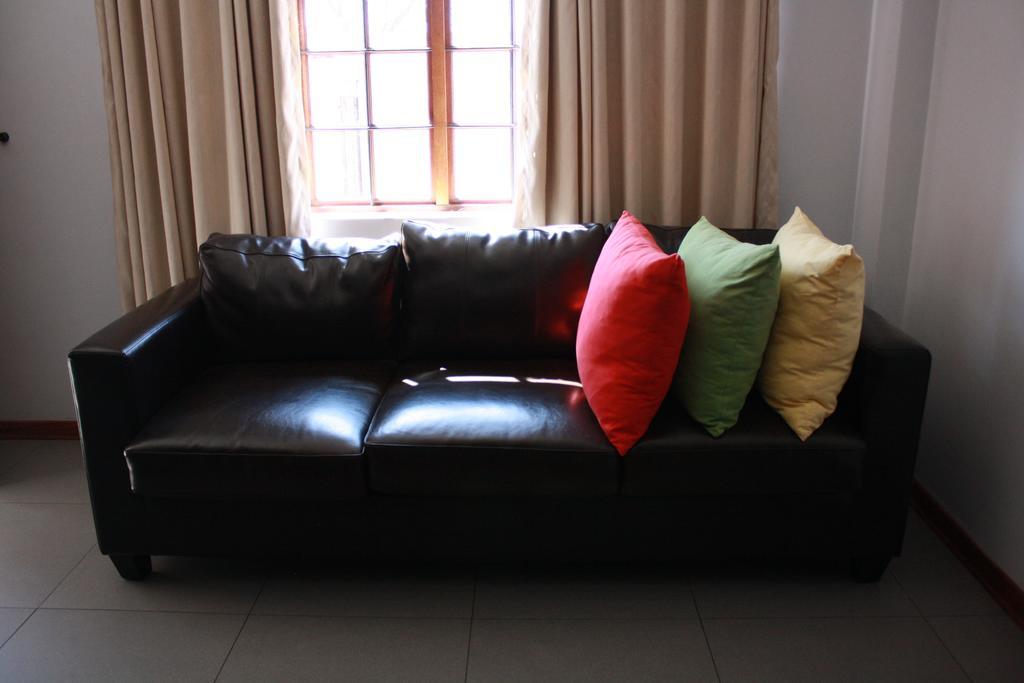 Yalla Yalla Boutique Hotel Witbank Ngoại thất bức ảnh